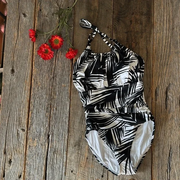 La Blanca Black and White Women's Halter One-Piece Swimsuit Size 8 - Picture 5 of 11